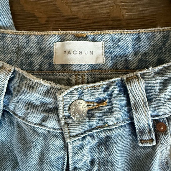 PacSun Relaxed Fit Light Blue Jeans - Picture 2 of 5